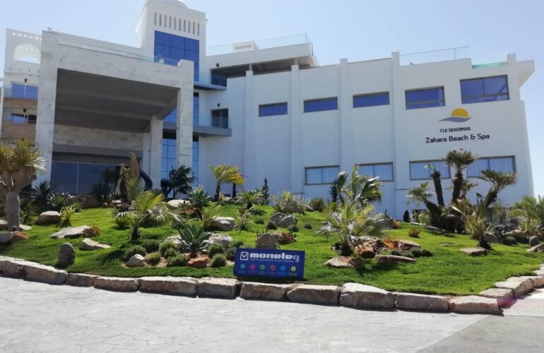 Moneleg dota al nuevo hotel TUI Sensimar Spa 5 estrellas de Zahara de los Atunes, con lo último en equipos eléctricos y tecnológicos - Moneleg