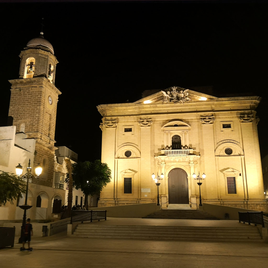 CONTRATO PARA EL SERVICIO INTEGRAL DE ALUMBRADO EXTERIOR EN EL T.M. DE CHICLANA DE LA FRA (2012-2017)